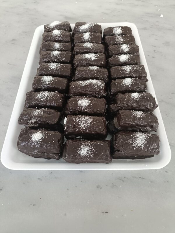 Γλύκισμα Καρύδας με Επικάλυψη Σοκολάτας ( Coconut Sweet With Chocolate Coating )
